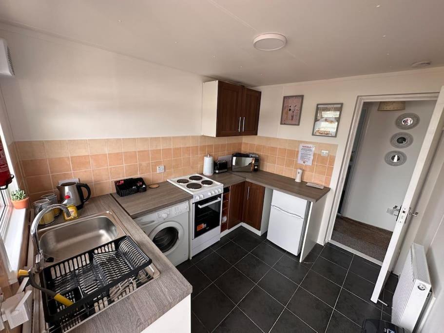 Semi-Detached Chalet - Uddingston, Glasgow Luaran gambar